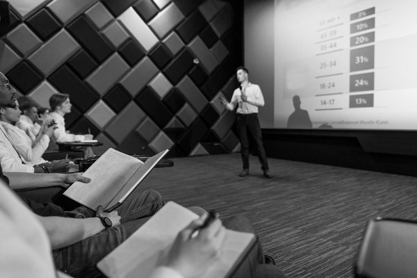 Wie kÃ¶nnen Unternehmen ihre VertrÃ¤ge effektiv verwalten?